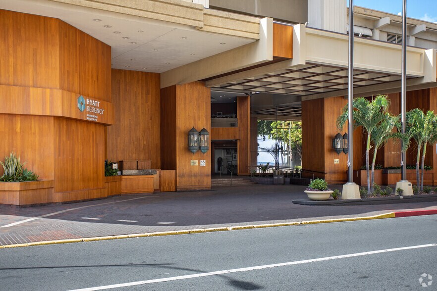 More Photos Of 2424 Kalakaua Ave, Honolulu Hotel For Lease