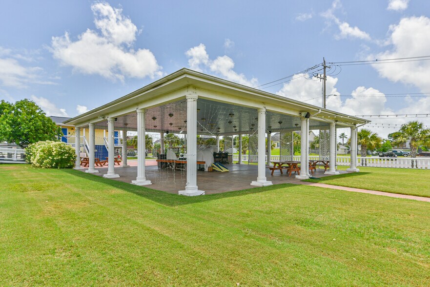 More Photos Of 5717 Stewart Rd, Galveston Restaurant For Sale