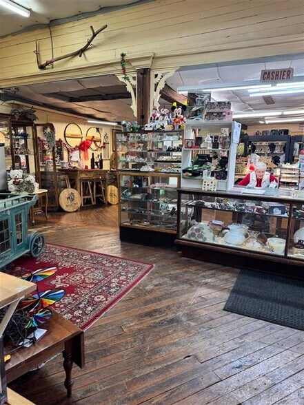 More Photos Of 104 E Railroad Ave, Glendale Freestanding For Sale