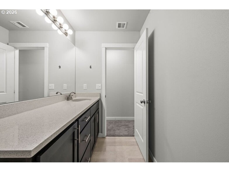 More Photos Of 1524 SE Honeysuckle Loop, Warrenton Apartments For Sale