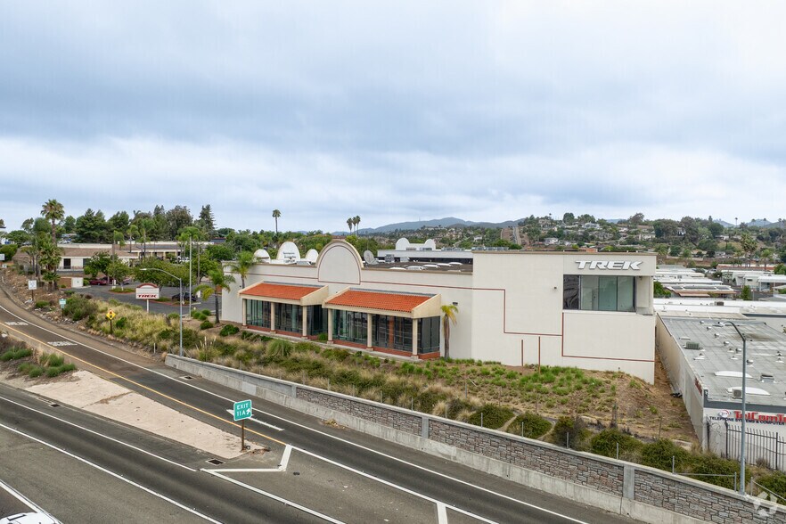 More Photos Of 1617 Capalina Rd, San Marcos Showroom For Lease