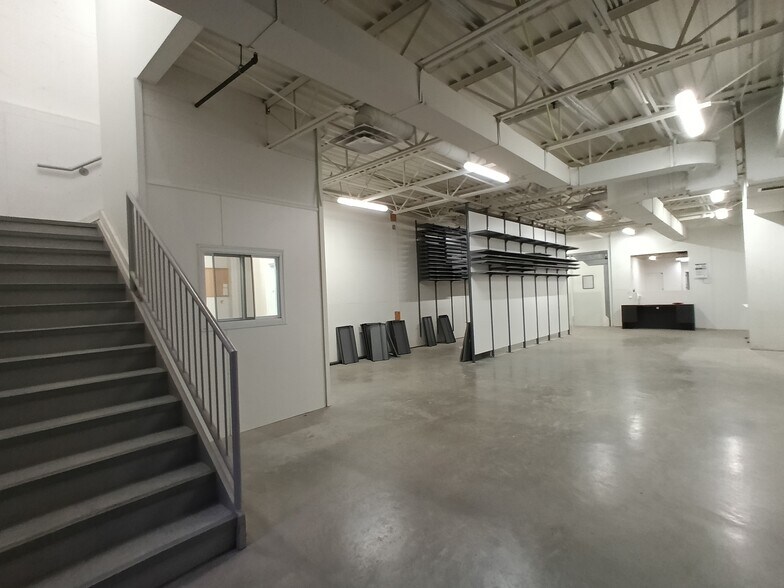 More Photos Of 2747 Chamberland St, Rockland Freestanding For Lease