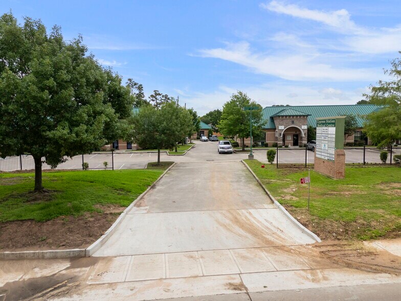 More Photos Of 1125 Cypress Station Dr, Houston Medical For Sale
