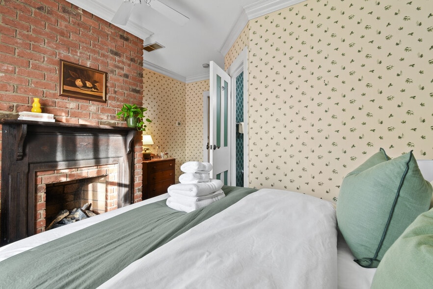 More Photos Of 204 Lawson St, Hot Springs Hotel For Sale