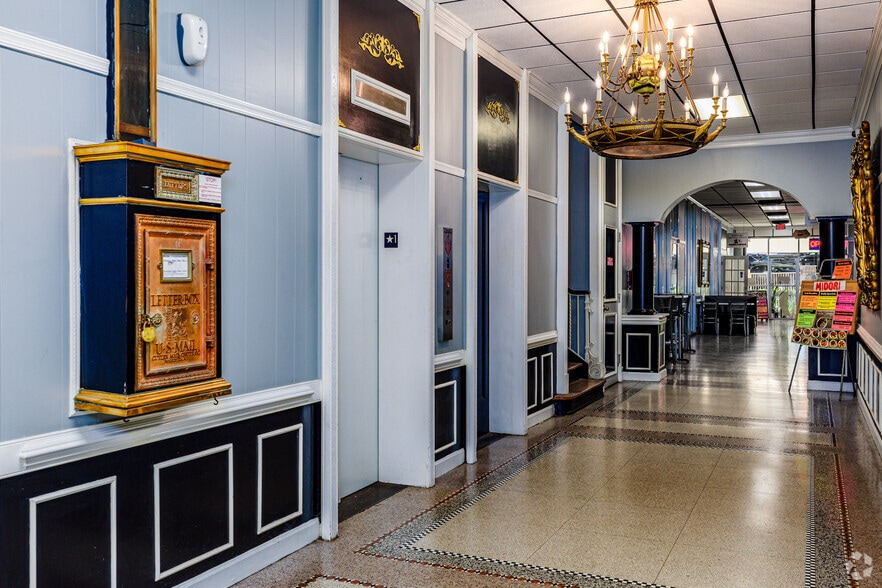 More Photos Of 114 N Elm St, Greensboro Office For Lease