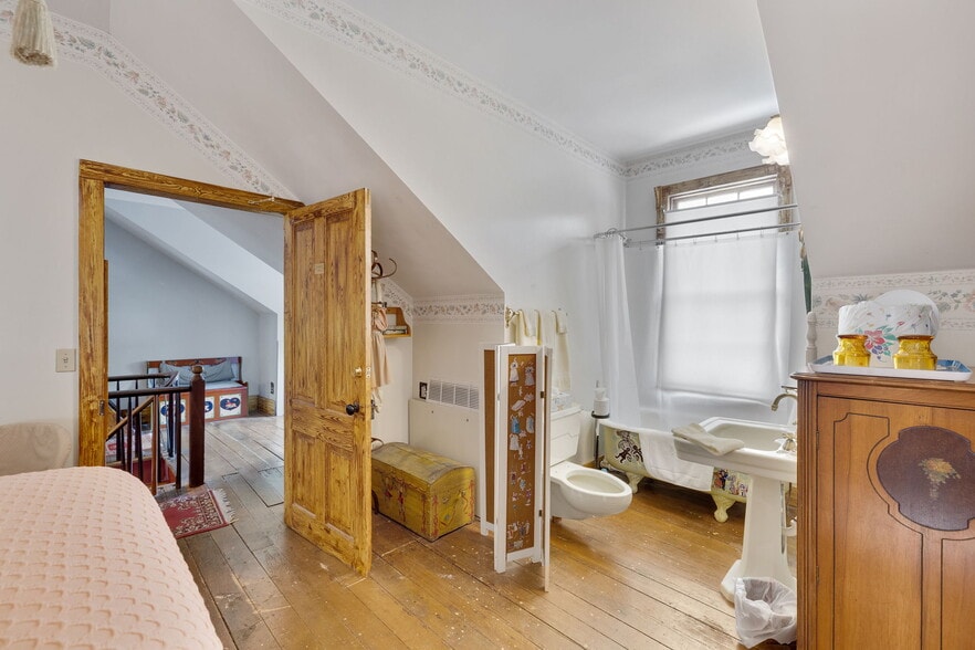 More Photos Of 146 S 3rd St, Ste Genevieve Hospitality For Sale