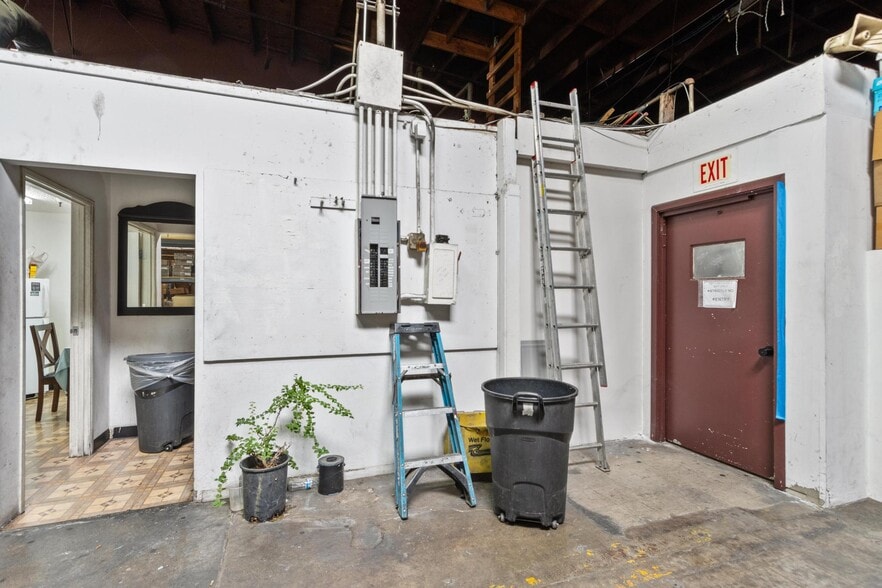 More Photos Of 6310 Corsair St, Commerce Manufacturing For Sale