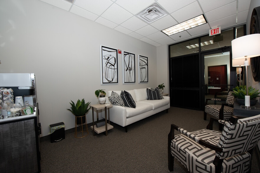 More Photos Of 8707 E Vista Bonita Dr, Scottsdale Office For Lease