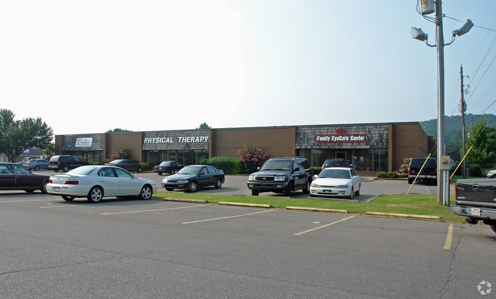 More Photos Of 3061 N Market Ave, Fayetteville Office For Lease