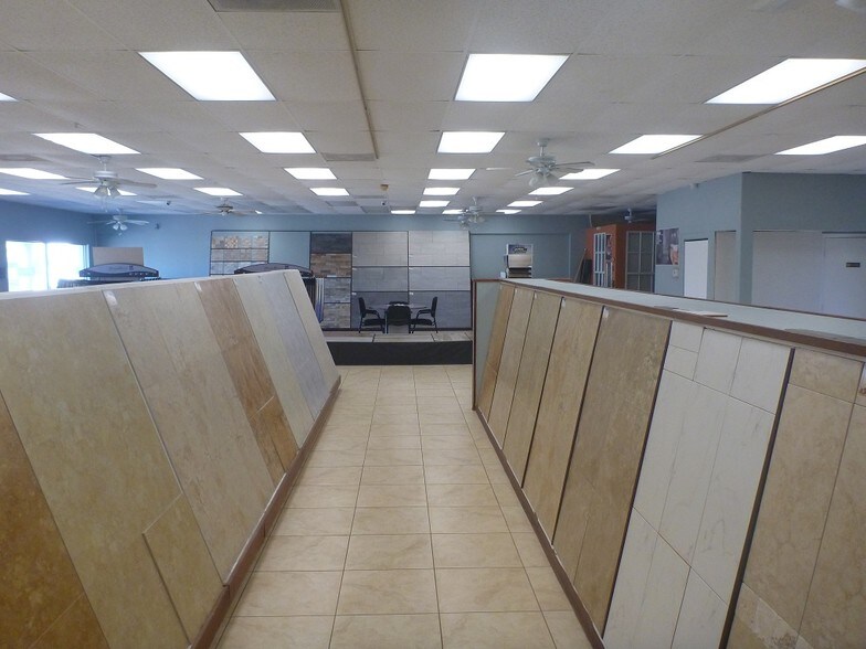More Photos Of 1507 S Del Prado Blvd, Cape Coral General Retail For Lease