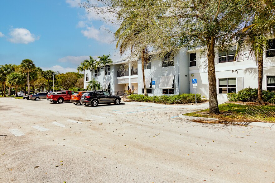 More Photos Of 1380 N University Dr, Plantation Medical For Sale