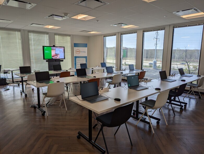 More Photos Of 1701 Golf Rd, Rolling Meadows Coworking Space