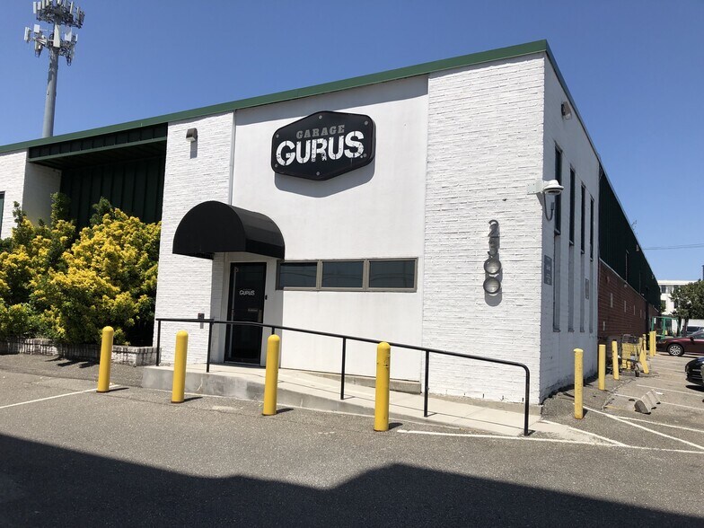 Primary Photo Of 2300 Marcus Ave, New Hyde Park Warehouse For Lease