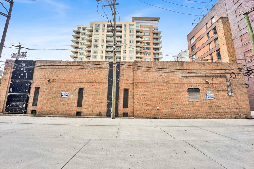 More Photos Of 225 W Division St, Chicago Land For Sale