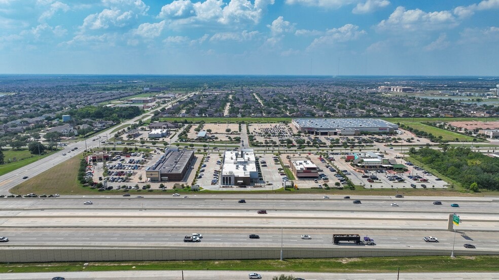 More Photos Of 3569 Business Center Dr, Pearland Storefront Retail Office For Lease