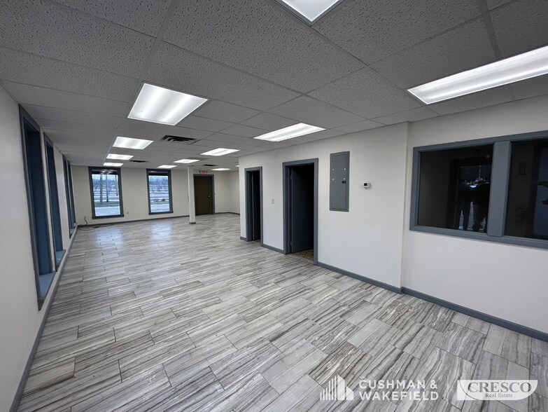 More Photos Of 2636 Brecksville Rd, Richfield Service For Lease