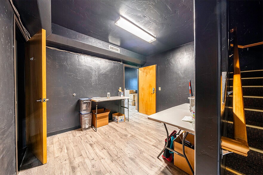 More Photos Of 652 W Dutton Rd, Eagle Point Industrial For Lease