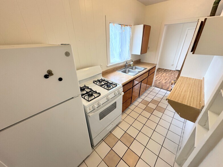 More Photos Of 901 N El Centro Ave, Los Angeles Apartments For Sale