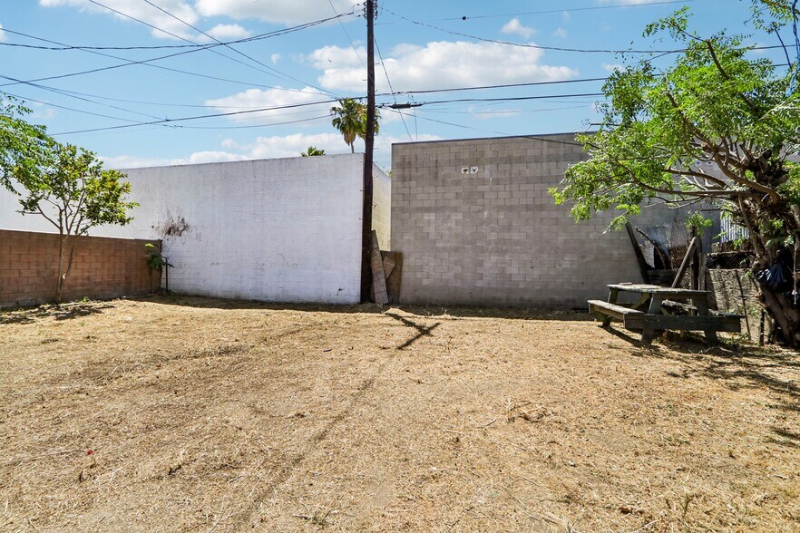 More Photos Of 7315 Woodley Ave, Van Nuys Land For Sale