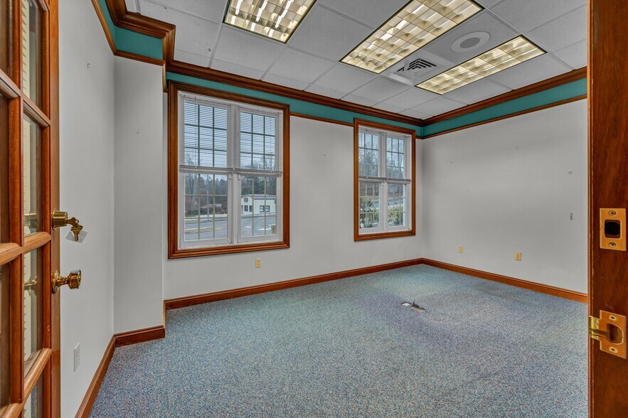More Photos Of 11 Mile Hill Rd, Newtown Office For Sale