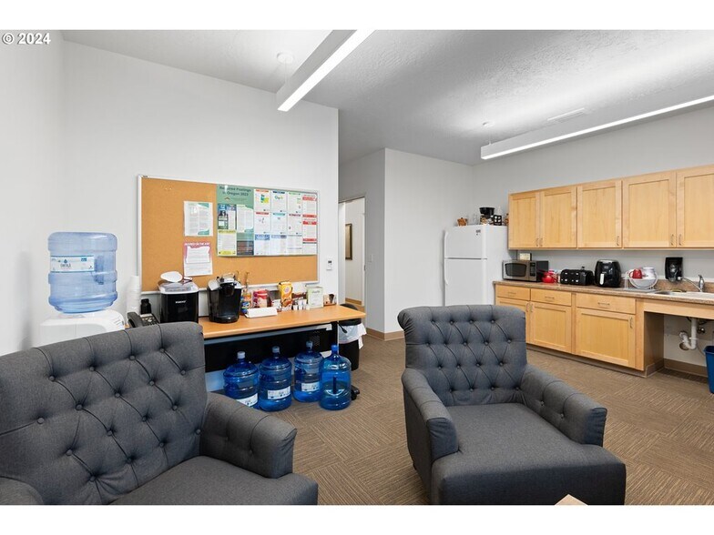More Photos Of 1445 8th St, Florence Medical For Sale