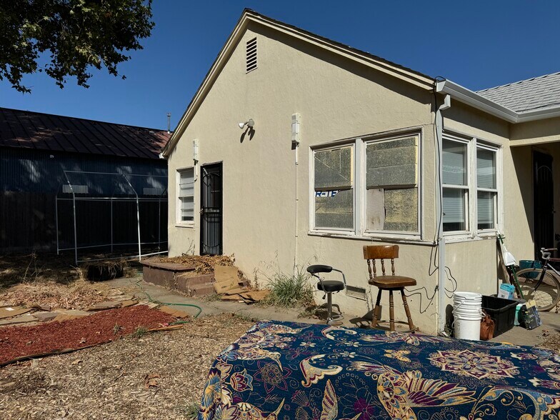 More Photos Of 2424 Park Ave, Chico Service For Sale