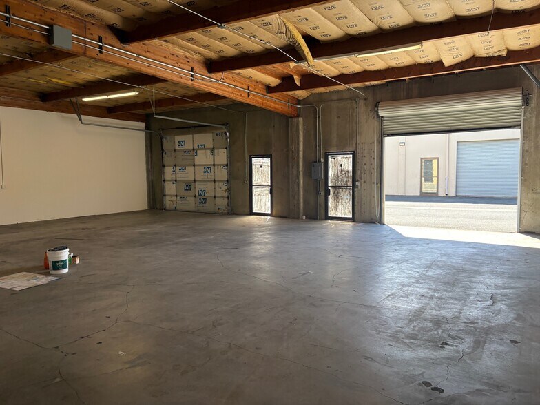 More Photos Of 16 Pamaron Way, Novato Flex For Lease