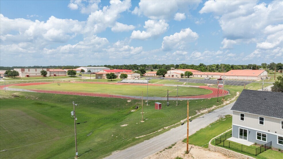 More Photos Of 710 N Sycamore St, Hico Apartments For Sale