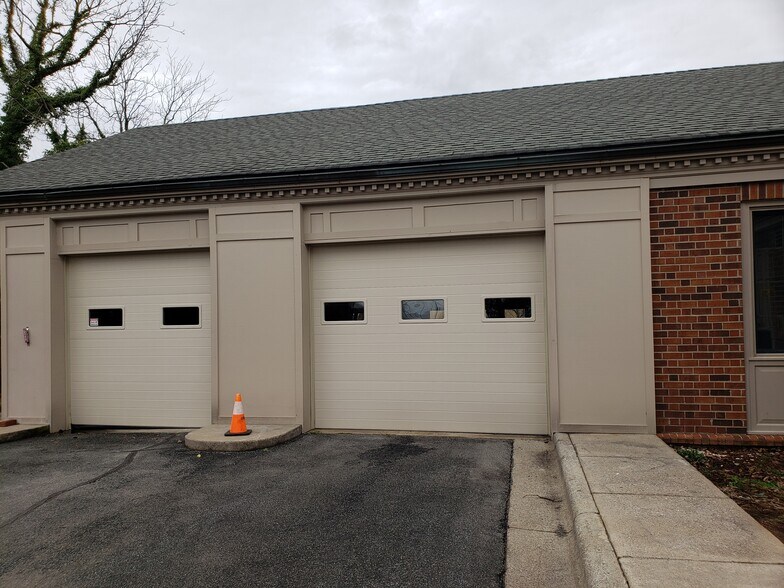 More Photos Of 3201 1st Ave SW, Hickory Bank For Sale