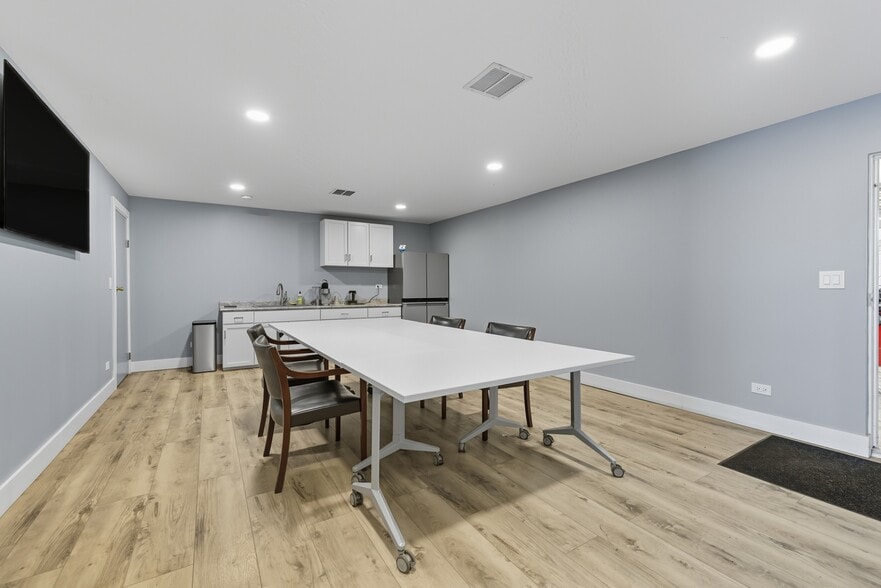 More Photos Of 801 W Grant Hwy, Marengo Freestanding For Sale