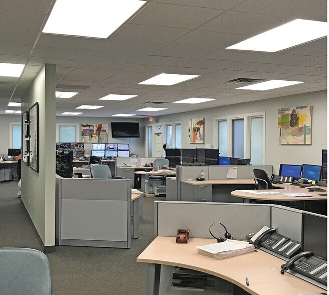 More Photos Of 641-651 Oakleaf Office Ln, Memphis Loft Creative Space For Sale