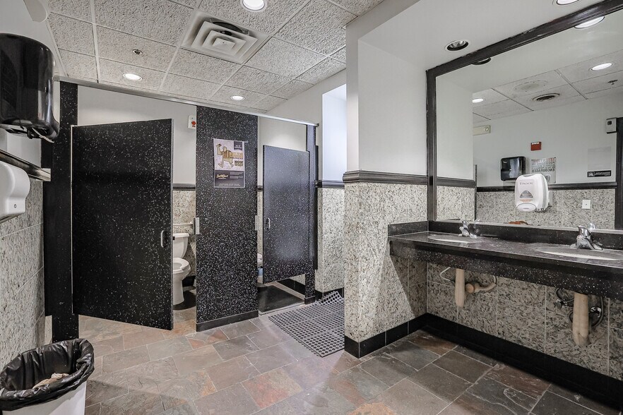 More Photos Of 27W371 North Ave, West Chicago Restaurant For Sale