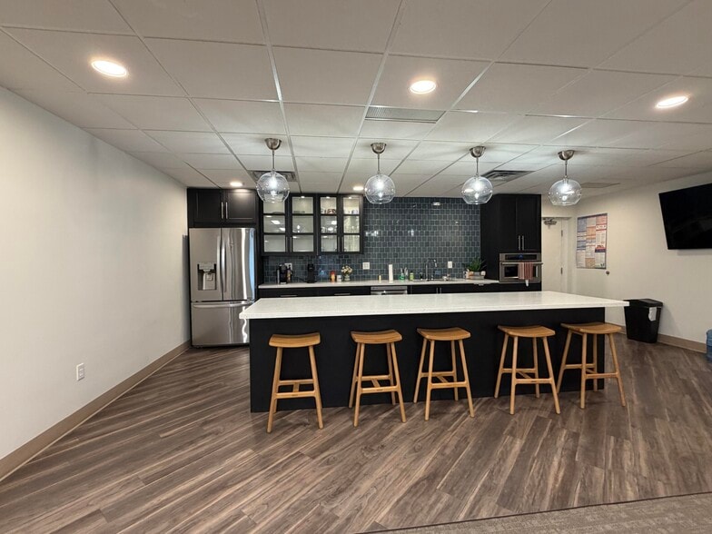 More Photos Of 1550 Old Henderson Rd, Columbus Office For Lease