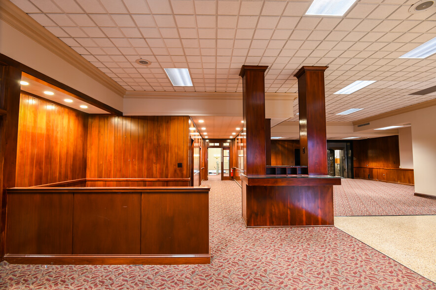 More Photos Of 1134 Clark St, Covington Bank For Lease