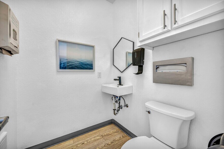 More Photos Of 904 W 7th St, Reno Office For Sale