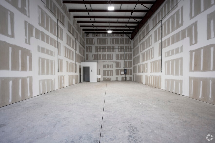 More Photos Of 452 Ninth St, Bunnell Light Distribution For Lease