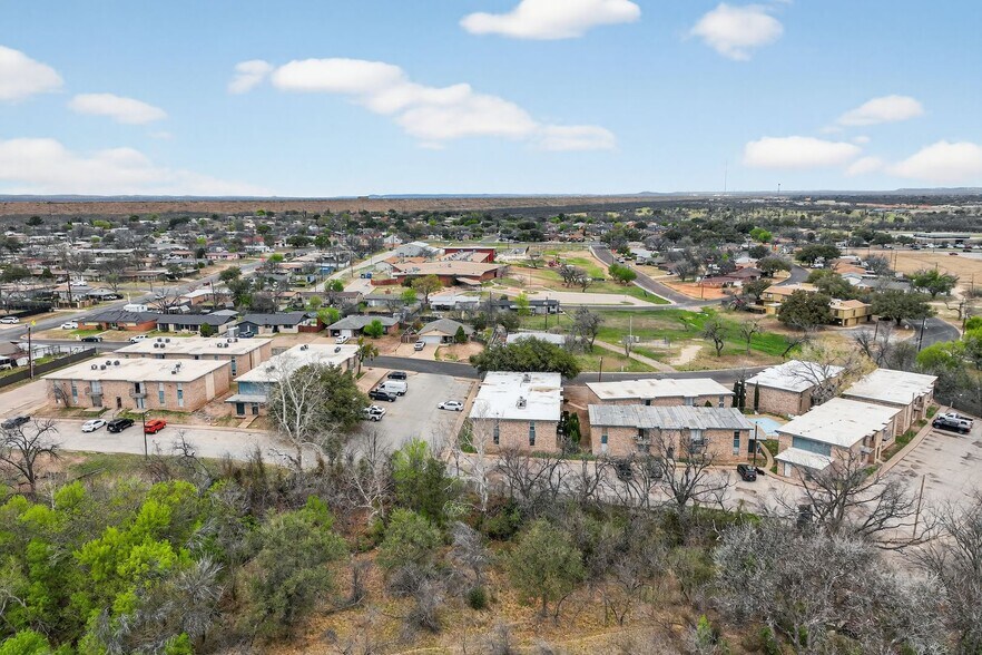 More Photos Of 1707-1717 Greenwood St, San Angelo Apartments For Sale