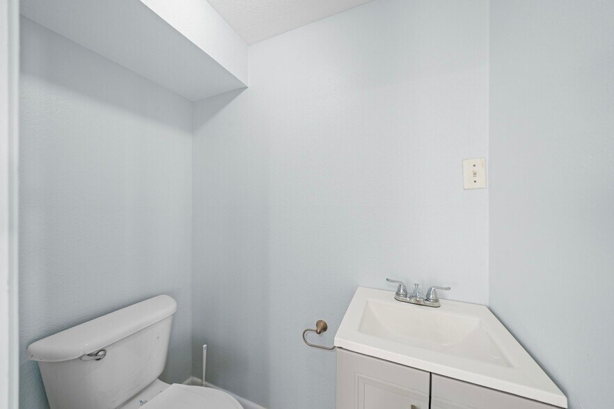 More Photos Of 1723 Campbell Rd, Houston Office Residential For Sale