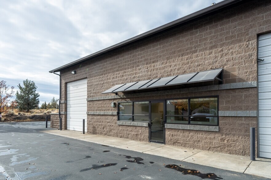 More Photos Of 736 SW Umatilla Ave, Redmond Warehouse For Lease