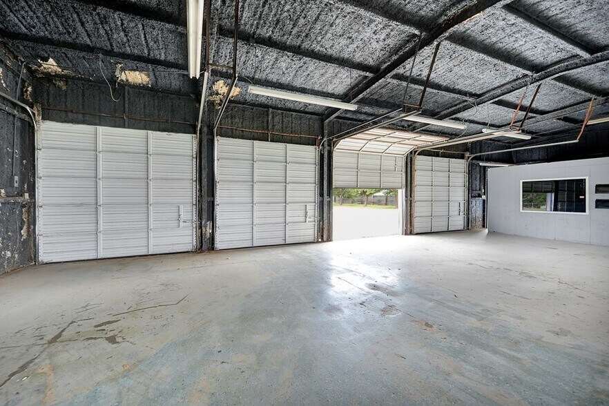 More Photos Of 1418 W County Road 140, Midland Warehouse For Lease