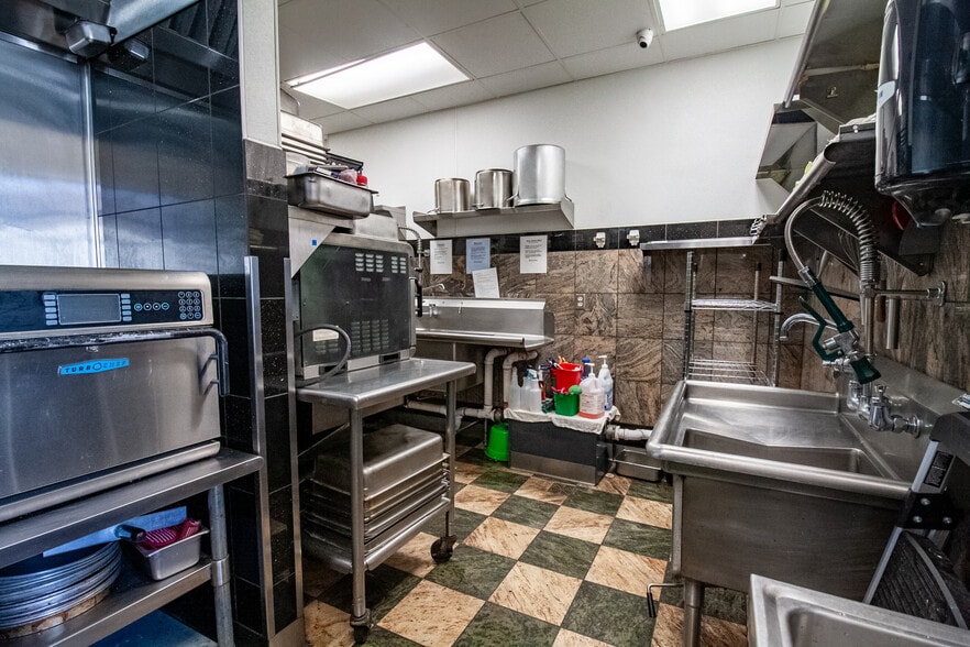 More Photos Of 423 S Cascade, Fergus Falls Freestanding For Sale