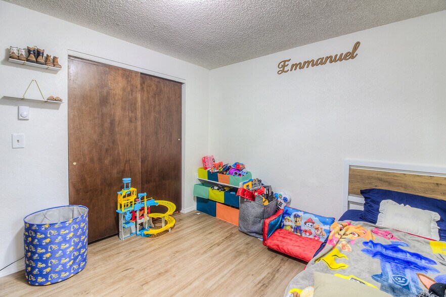More Photos Of 1704 S 12th Ave, Yakima Apartments For Sale