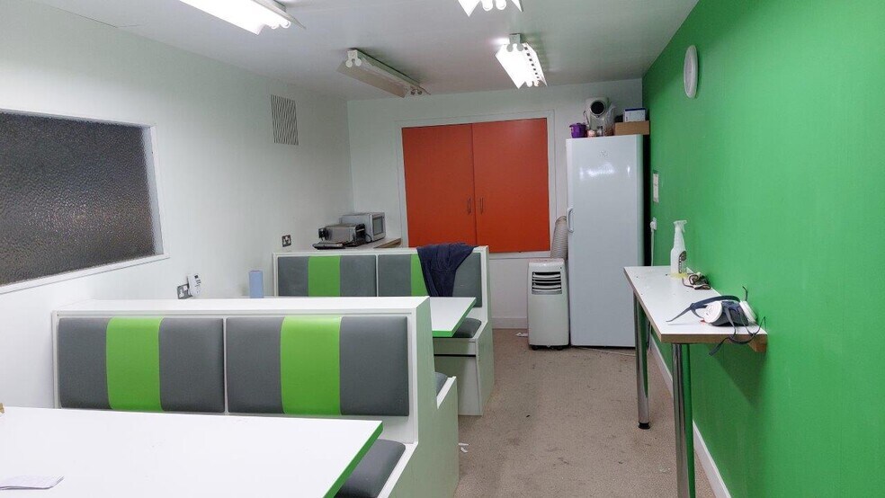 More Photos Of Robert Way, Wickford Warehouse For Lease