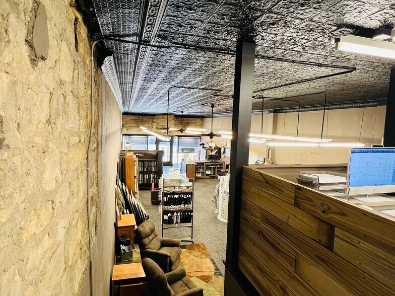 More Photos Of 130 E Main St, Marion Storefront For Sale