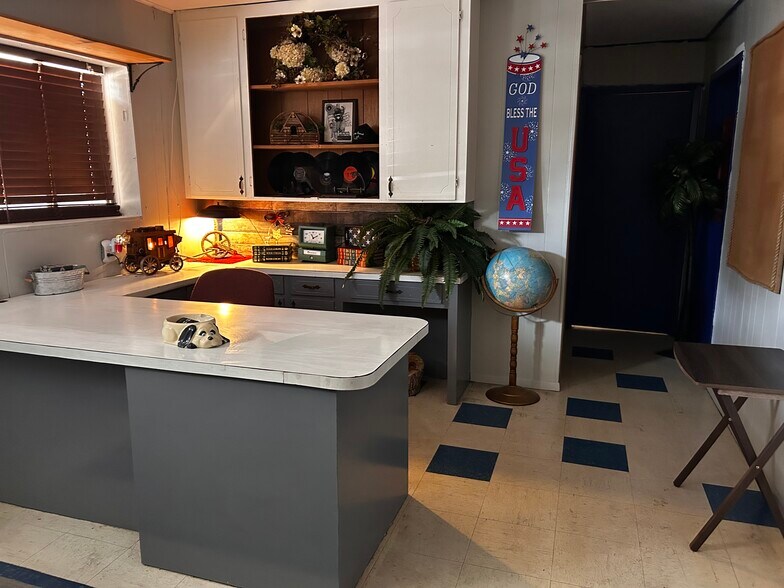 More Photos Of 1407 Blackburn Dr, Pasadena Office For Sale