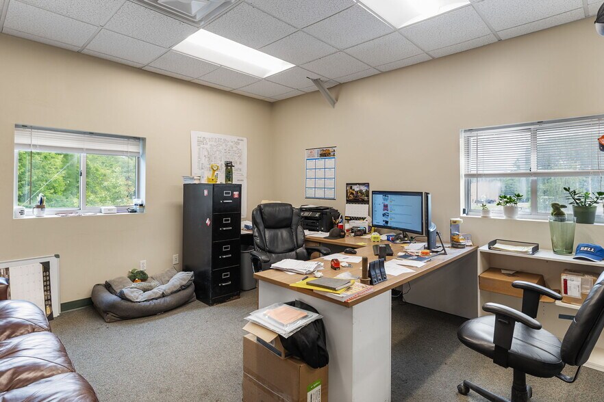 More Photos Of 26 Bixby Ave, Middleton Warehouse For Lease