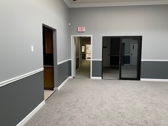 More Photos Of 345 Memorial Dr, Crystal Lake Showroom For Sale