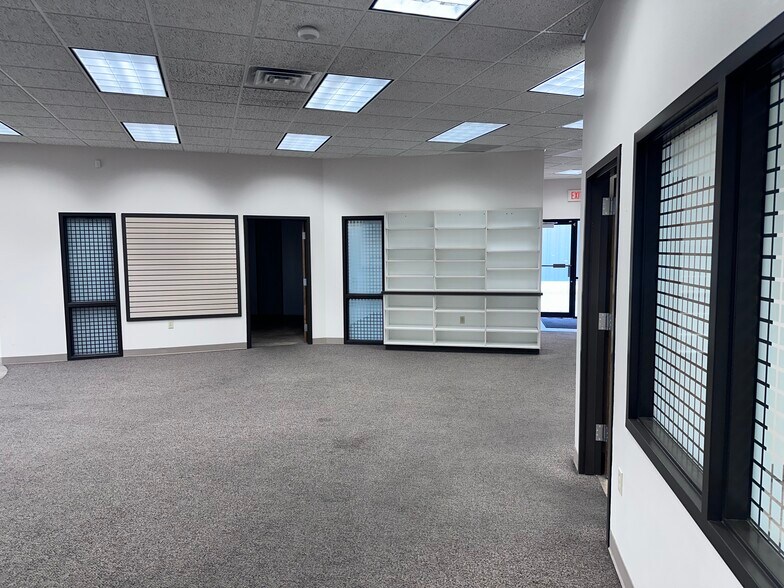 More Photos Of 4809 W Loop 289, Lubbock Warehouse For Lease