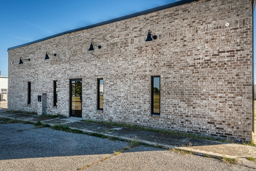 More Photos Of 1831 Industrial Blvd, Norman Service For Sale