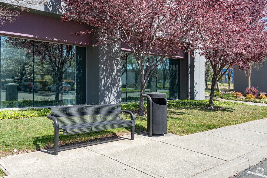 More Photos Of 2557 Napa Valley Corporate Dr, Napa Warehouse For Lease